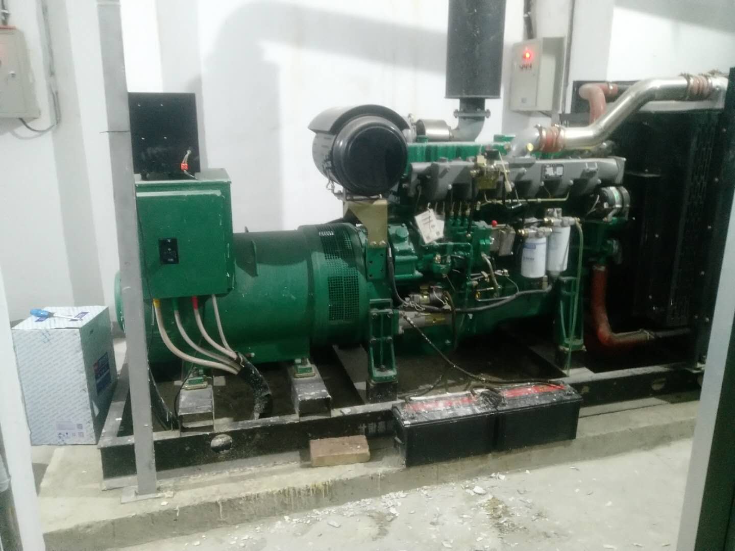 怎麼(me)操作柴油(yóu)發電機組(zu)