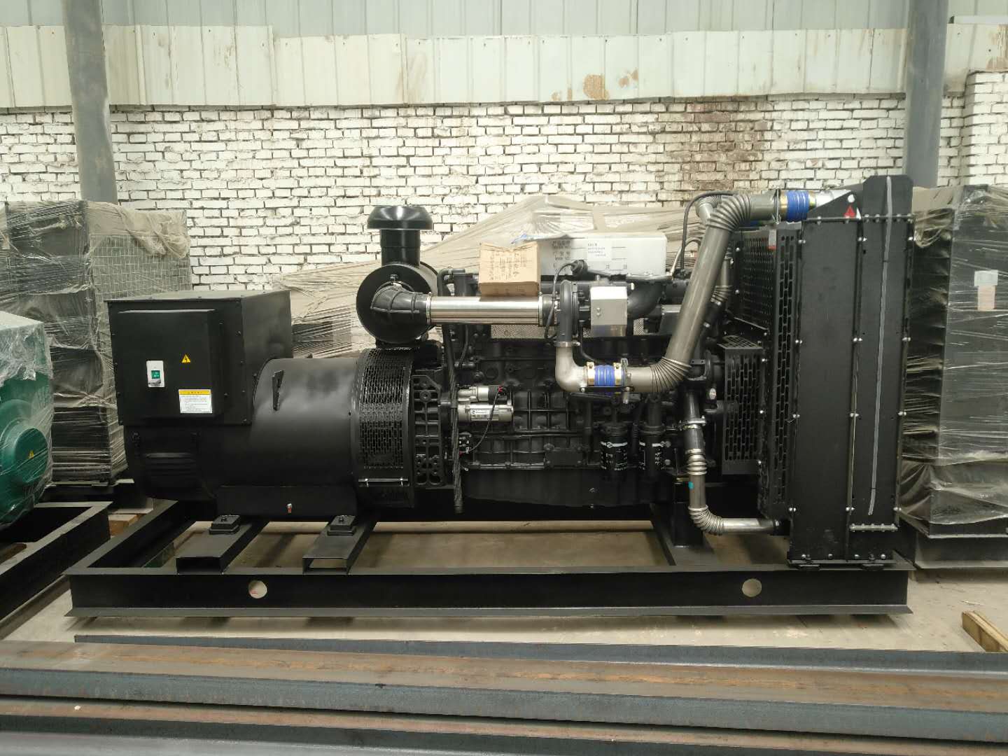 柴(chái)油發電(dian)機的組(zu)成